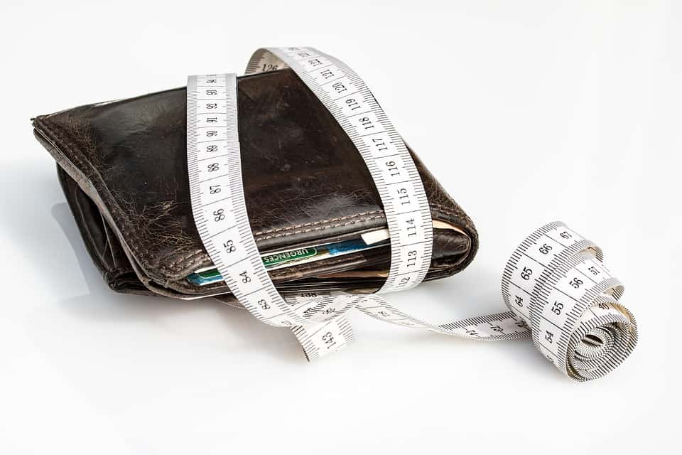 wallet-measuring-tape